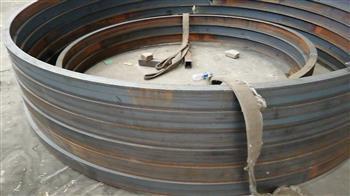 搬運(yùn)槽鋼彎圓要小心